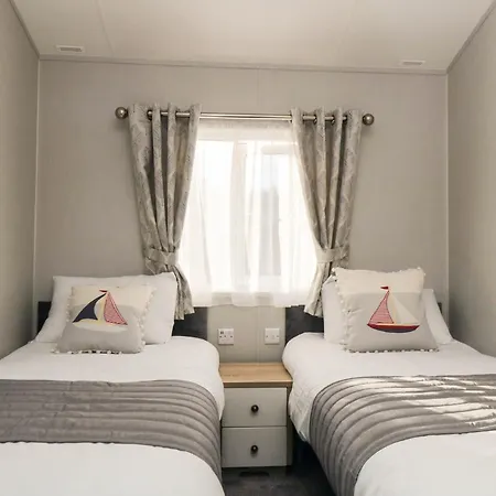 Hotel 40 Finch Scarborough