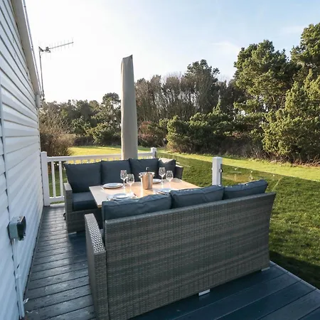 40 Finch Hotel 4*